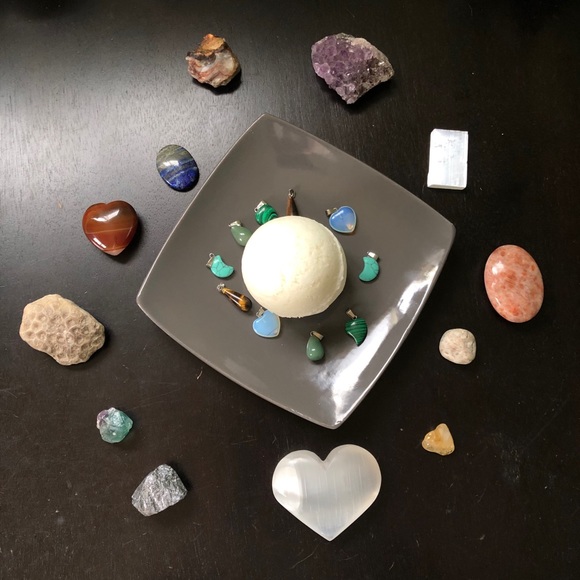 Bath bomb w crystal necklace inside